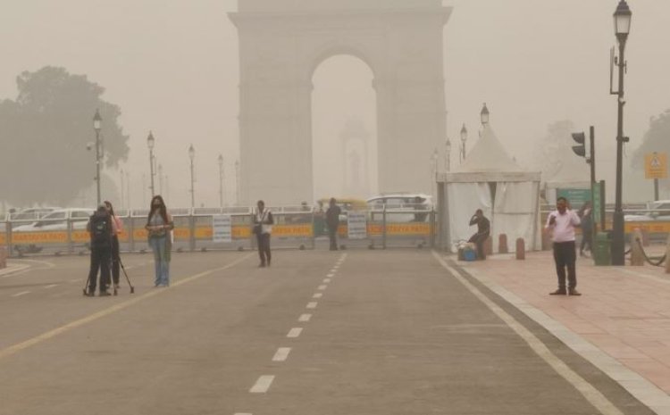 गैस चेंबर बनी दिल्ली, औसतन AQI 450 के पार..लगाई गईं ये पाबंदी