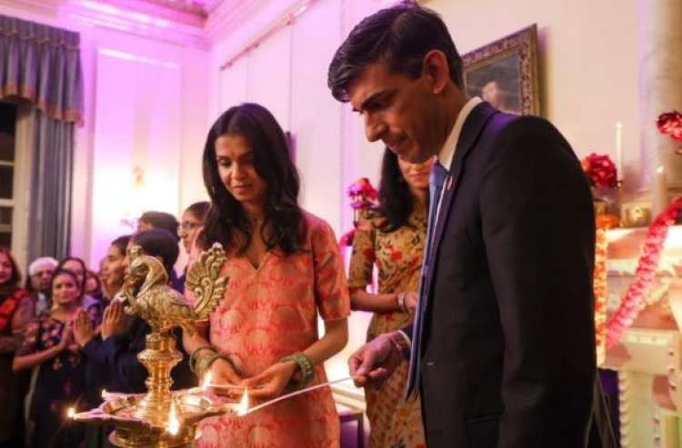 ब्रिटेन के 'प्रधानमंत्री आवास' में मनी दिवाली, ऋषि सुनक ने पत्नी संग की पूजा