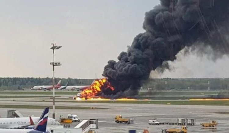 यात्रियों से भरे जापान एयरलाइंस के प्लेन में लगी आग, एयरपोर्ट पर मचा हड़कंप