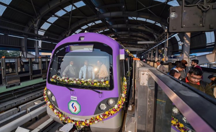 पीएम मोदी ने दी जनता को सौगात, जल्द होगी अंडरवॉटर मेट्रो की सेवाएं