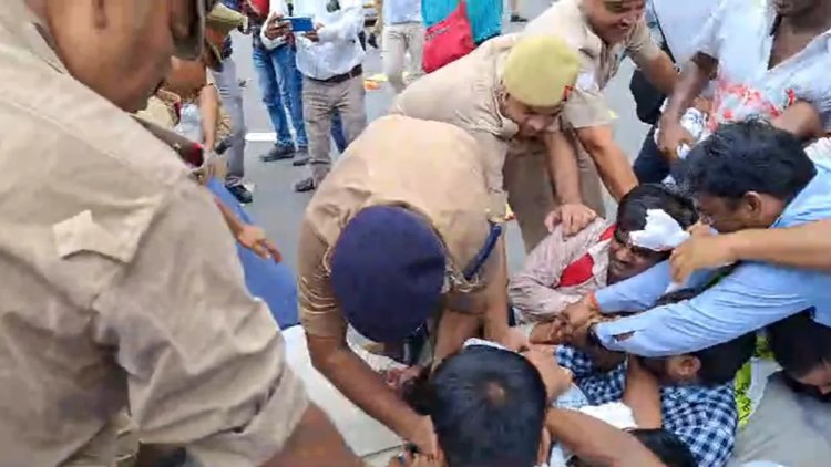 यूपी: लखनऊ में शिक्षक भर्ती अभ्यर्थियों और पुलिस के बीच झड़प, डिप्टी सीएम केशव मौर्य के घर के बाहर जुटे प्रदर्शनकारी